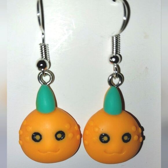 Super cute festive holiday earrings - Picture 5 of 5